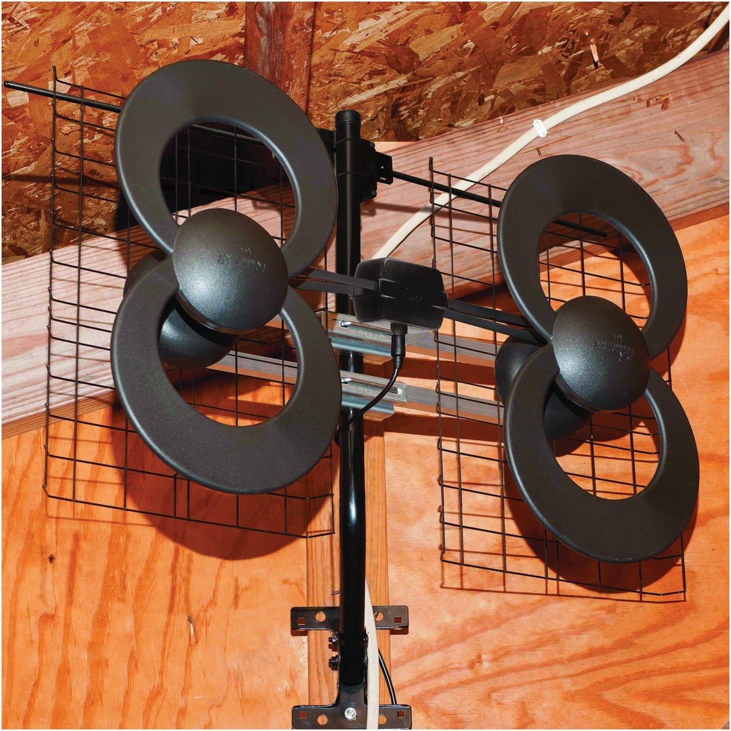 Antennas Direct C4-V-CJM ClearStream 4V Extreme Range Indoor/Outdoor HDTV Antenna