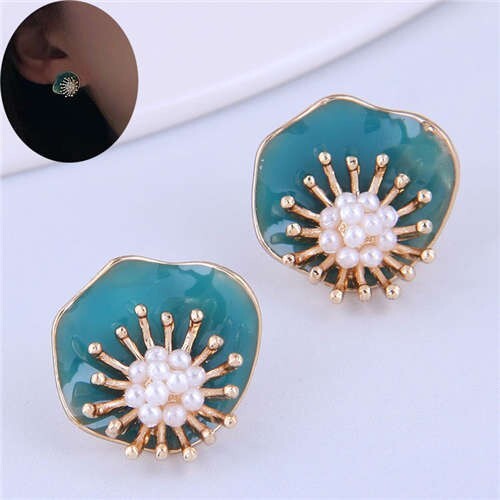 Artificial Pearls Inlaid Artistic Design Flower High Fashion Women Costume Earrings